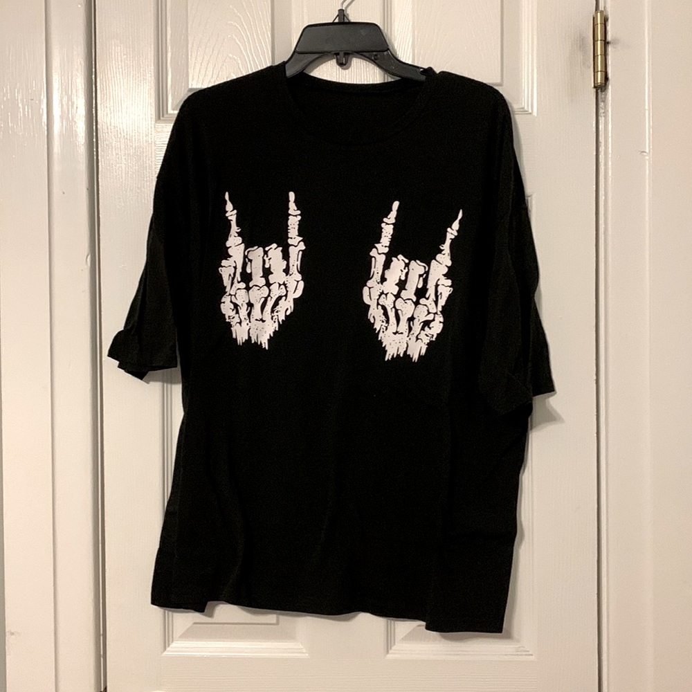 Women’s black t shirt with skeleton hands
